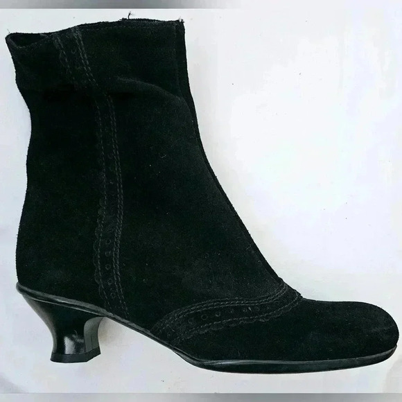 La Canadienne women  Suede Leather Ankle Boots Lightweight Soft 7US Black Zipper - Picture 1 of 10